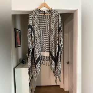 Kimchi Blue Cream and Black Floral Shawl - Urban Outfitters Collection